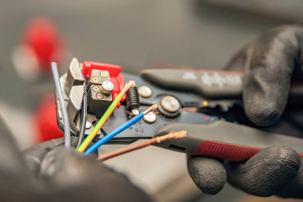 Best Circuit Breaker Repair  in Hays, KS